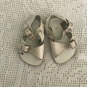 1980s Kids STRIDE RITE White Leather Buckle Sandals - 1940s Style Mary Janes